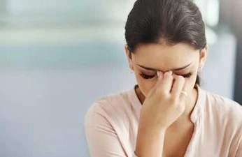 İki qaşın arasına barmaq yaxınlaşanda niyə narahatlıq hiss edirik?&nbsp;&nbsp;