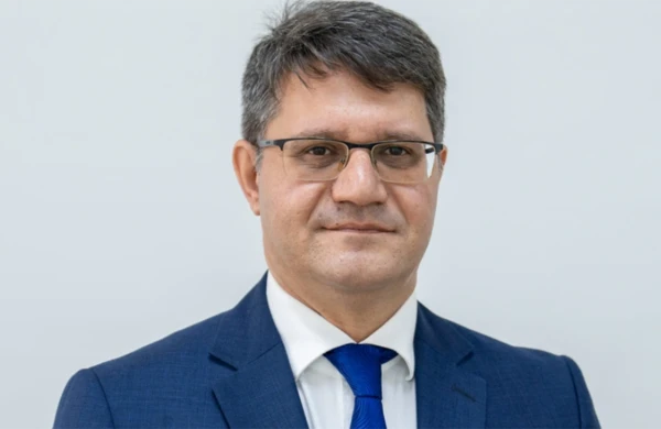 Nazir müşavirini işdən çıxardı&nbsp;