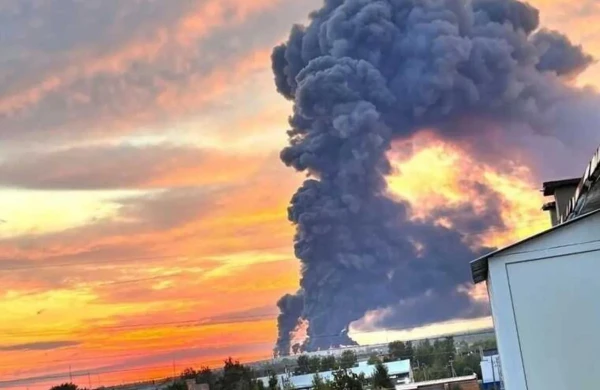 Ukrayna Samarada neft emalı zavodunu vurub