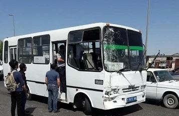 "Sədərək" marşrutunda insident: avtobus sıxışdırıldı, güzgüsü sındırıldı - GÖRÜNTÜ