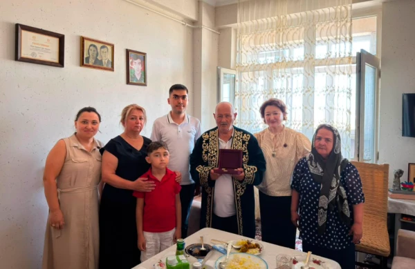 Aktotı Raimkulova şəhid ailəsini ziyarət etdi  