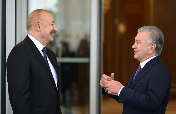 Prezident İlham Əliyev Daşkənddə Müstəqillik abidəsini ziyarət edib&nbsp;