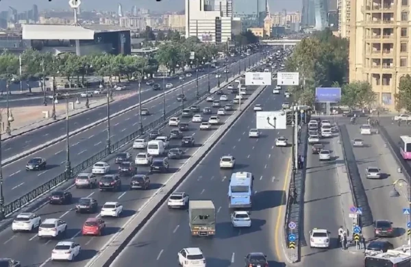 Bakıda bu yollar həftənin ilk gününə tıxacla başladı 