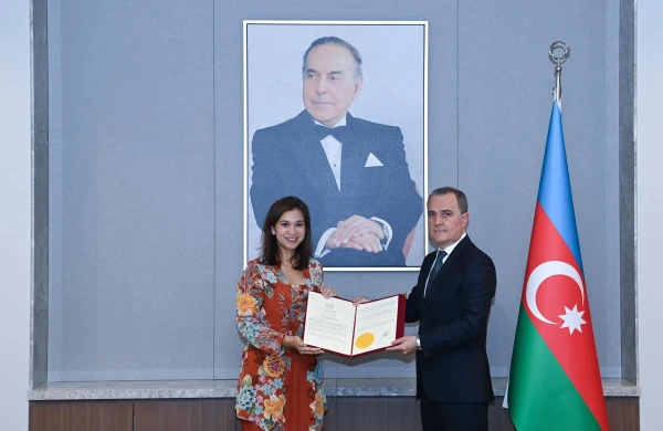 Malayziyanın yeni səfiri etimadnaməsinin surətini Ceyhun Bayramova təqdim edib&nbsp;