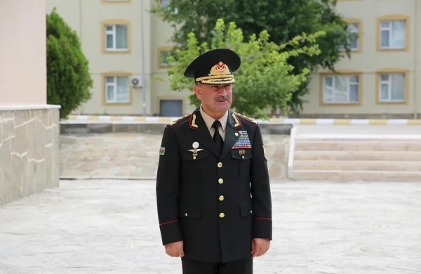 General toya gedə bilmədi - Əvəzində&nbsp; iPhone 17 Pro Max göndərdi&nbsp;