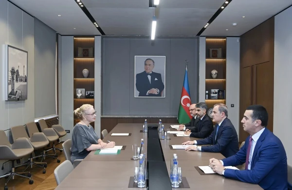 İsveçin yeni səfiri etimadnaməsinin surətini Ceyhun Bayramova təqdim edib&nbsp;