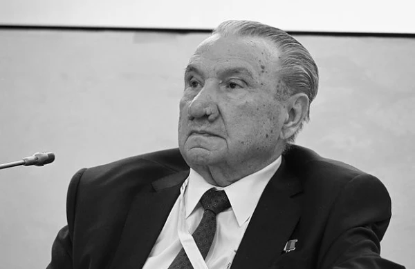 Məşhur rus yazıçısı vəfat edib