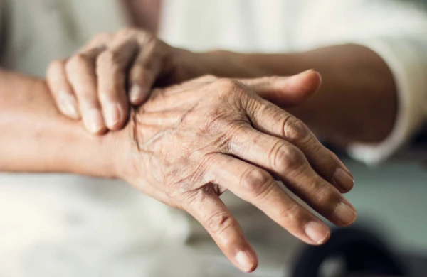 Parkinson xəstəliyini illər əvvəl bir damcı göz yaşı ilə müəyyən etmək mümkündür?&nbsp; &nbsp;