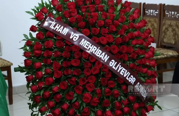 İlham Əliyev və Mehriban Əliyeva Aleksandr Şarovskinin vida mərasiminə əklil göndəriblər&nbsp;