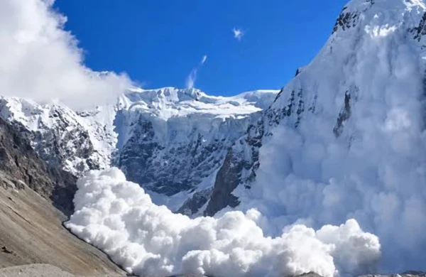 &nbsp;17 alpinistin meyitini tapdılar&nbsp;