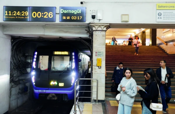Bakı metrosunda problem yarandı: Qatarlar tuneldə qaldı - FOTO  