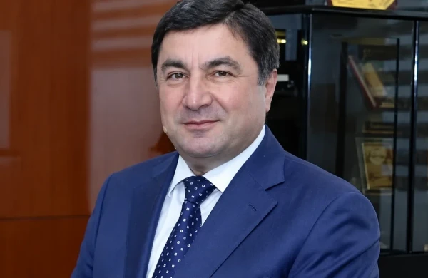 Qalmaqallı sabiq məmurun oğlunun ölkədən çıxışına "stop" qoyuldu