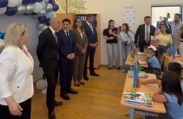 Nazir sinfə girdi, birincilərin reaksiyası belə oldu - Video&nbsp;