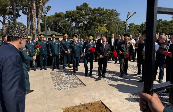 Zakir Həsənov və Əli Nağıyev generalın dəfnində - Fotolar 