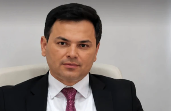 40 ilin həkimini işdən çıxarmışdı - Vəzifəsindən azad edildi&nbsp;