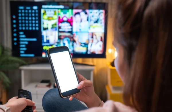 Bütün günü telefona baxanlara şok xəbər  — Psixoloq AÇIQLADI