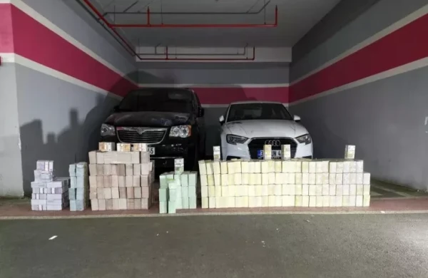 Park halındakı iki avtomobildən 20 milyondan çox pul tapıldı