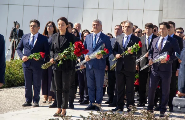 Ombudsman və rəhbərlik etdiyi kollektiv Zəfər parkını ziyarət edib