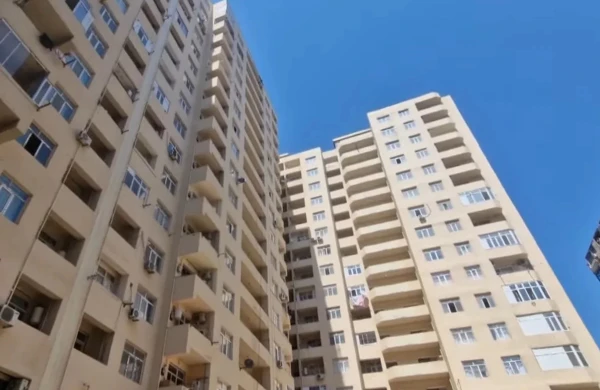 AAAF Park Yaşayış kompleksinin sakinləri mənzillərinə çıxarış ala bilmirlər - VİDEO
