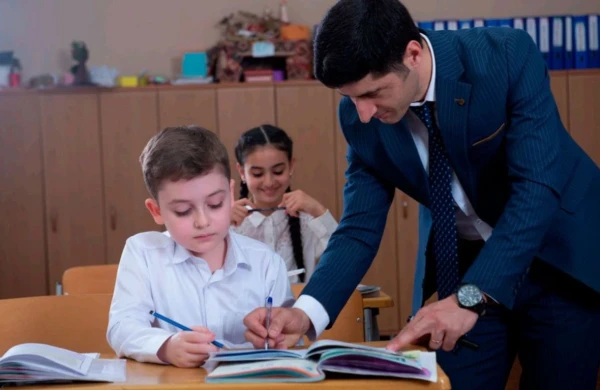 Məktəblərdə kişi müəllimlər niyə azdır? - Ekspert səbəbləri AÇIQLADI  