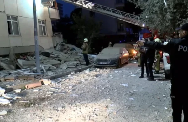 Səhər saatlarında İstanbulda bina çökdü
