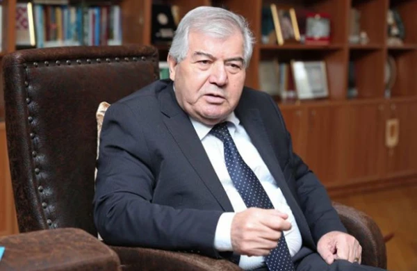 “Məktəbli qızların hicab taxmasını tələb edən valideynlərin narazılığını başa düşə bilmirəm” - Sabir Rüstəmxanlı&nbsp;