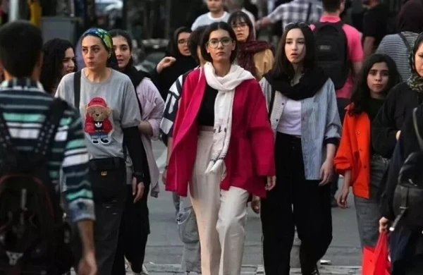 İranda qızlar başını necə bağlayır? - Fotolar 