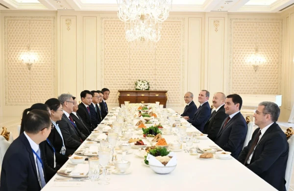 İlham Əliyevin adından Laos Prezidentinin şərəfinə rəsmi nahar verilib