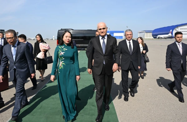 O da tədbirdə iştirak etmək üçün Bakıya gəldi - Foto