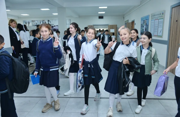 Məktəbdə hicab mübahisəsi kimlərə sərf edir? – Ekspertdən AÇIQLAMA  