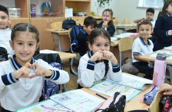 Xan Şuşinskinin qızından məktəb geyimləri ilə bağlı AÇIQLAMA