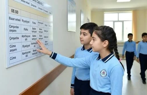 Dərslərin başlama saatı dəyişdirilə bilər 
