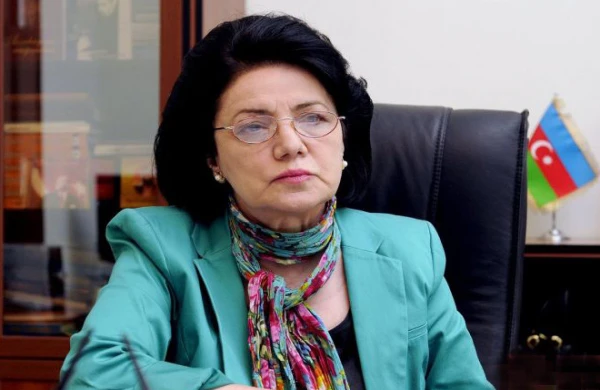 Dünya şöhrətli bətəkardan  məktəbli forması ilə bağlı AÇIQLAMA  