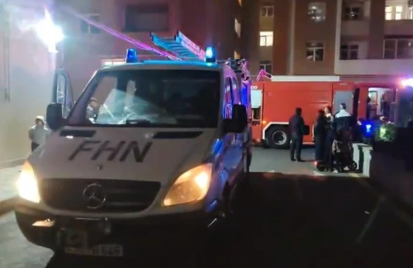 Bakıda yaşayış binasında yanğın olub, bina sakinləri təxliyə edilib