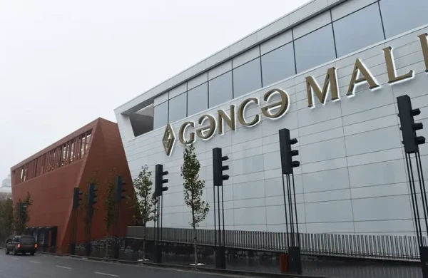 Gəncə Mall-da "Chanel" oğurluğu: 3671 manatlıq ətir və kosmetika apardı  