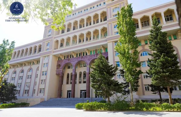 19 həftəlik hamilə qadının üzərində dünyada nadir rast gəlinən əməliyyat aparıldı