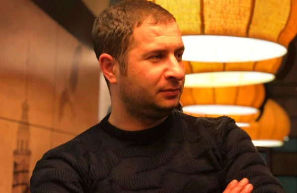Heç düşündünüzmü ki, niyə Azərbaycanda şairlik yazıçılıqdan daha çox inkişaf edib?