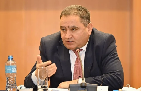 Professordan Zahid Xəlilə ŞOK SÖZLƏR: "Uşaq düşüncəsini məhv etməklə məşğuldur"