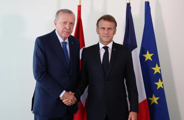 Ərdoğan Makronla ikitərəfli münasibətləri və qlobal məsələləri müzakirə edib