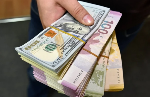 Dolları manata dəyişənlərin nəzərinə&nbsp;