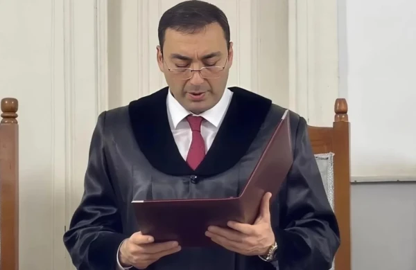 Ölkədən qaçan gömrük məmuru ilk məhkəmədən ev dustaqlığına buraxıldı&nbsp;