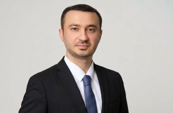 Kəmaləddin Heydərovun oğlu məktəblərdən YAZDI