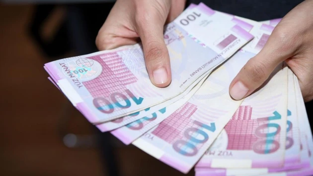 Azərbaycanda bu şəxslərin maaşları ARTIRILIR&nbsp;