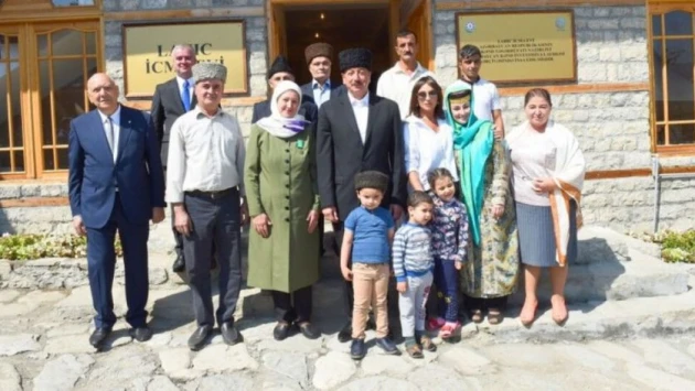 “Bəylər müəllim Prezidentə etdiyim hədiyyənin pulunu verdi” – VİDEO 