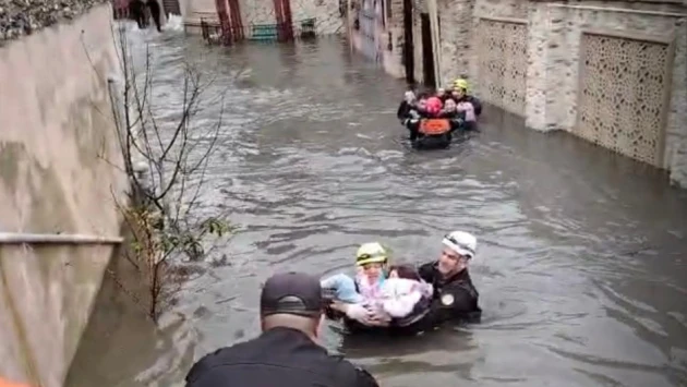 Keşləni su bu evə görə basıbmış&nbsp; &nbsp;—&nbsp; Təcili sökülmə əmri verildi