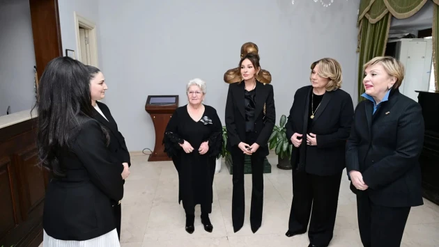 Mehriban Əliyeva Tbilisidə Mirzə Fətəli Axundzadə adına Azərbaycan Mədəniyyəti Muzeyi ilə tanış olub 