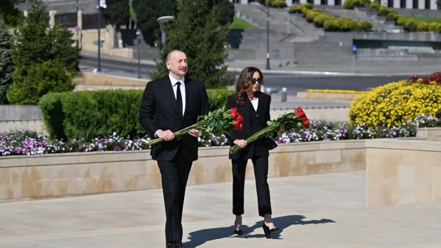 Faşizm üzərində Qələbə uğrunda mübarizədə həlak olan Azərbaycan övladlarının xatirəsi ehtiramla anılıb