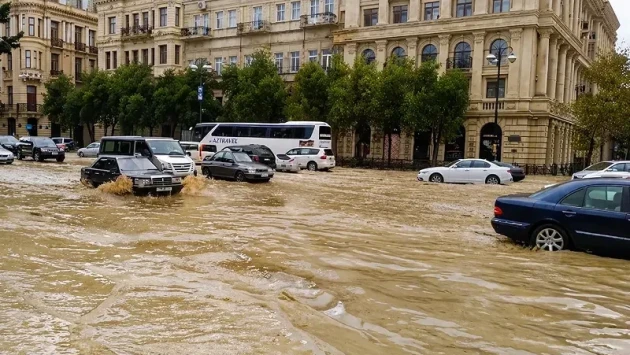 Yağış sularının şəhərə dolmasında kimlər məsuliyyət daşıyır?  — ADLAR AÇIQLANDI