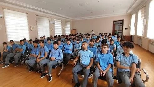 Dünyəvi məktəbdə dini inanclar necə ifadə olunmalıdır? – İlahiyyatçıdan AÇIQLAMA  