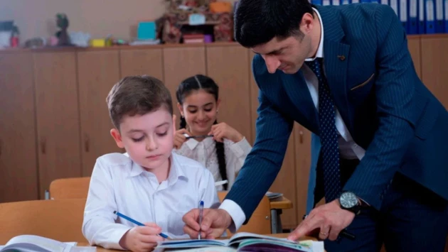 Məktəblərdə kişi müəllimlər niyə azdır? - Ekspert səbəbləri AÇIQLADI  